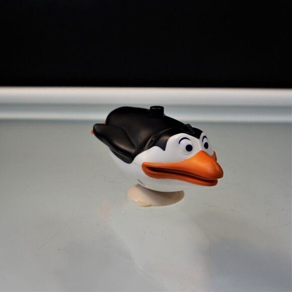 McDonalds Viacom Penguins of Madagascar Toy 2010 - Picture 2 of 6